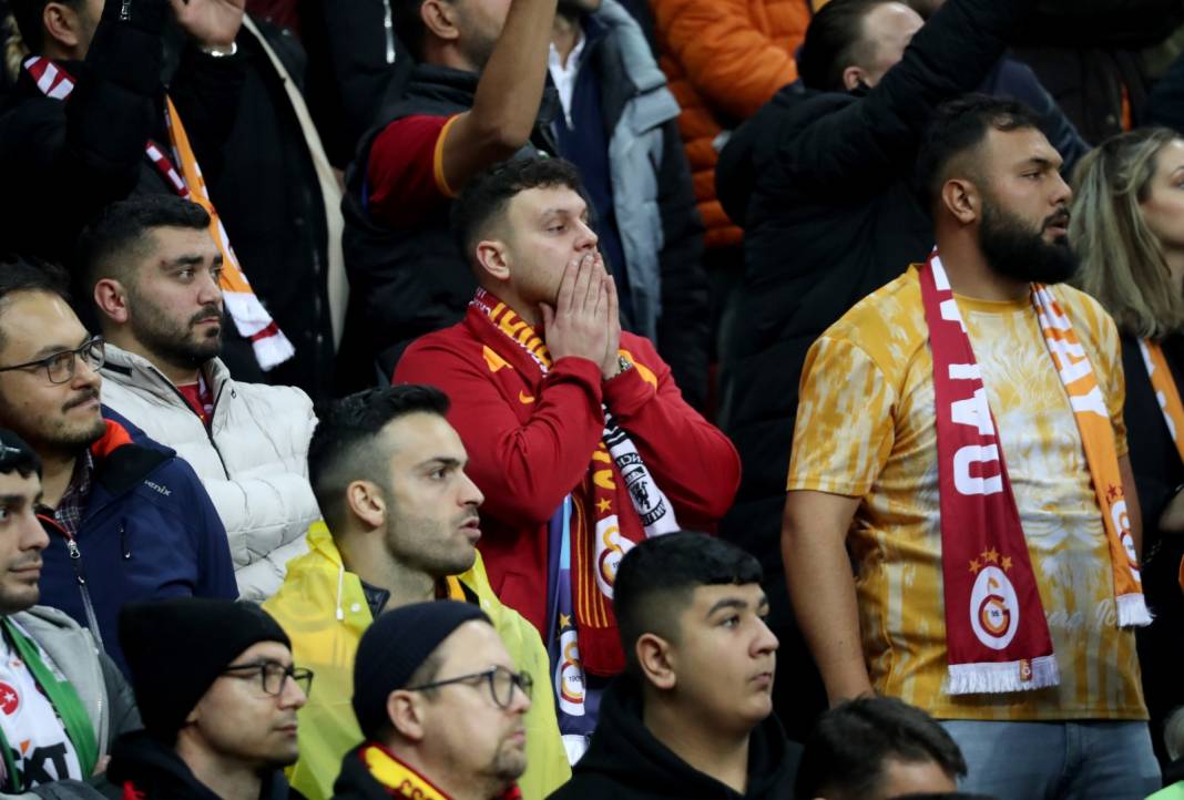 Galatasaray'ın muhteşem geri dönüşünden çok özel resimler: Tribünler şov yaptı 15